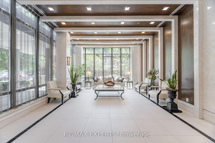 Property Photo:  28 Linden Street 2207  ON M4Y 0A4 