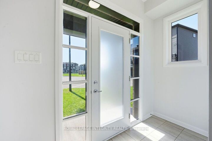 Property Photo:  1136 Speedvale Court  ON K2T 0H9 