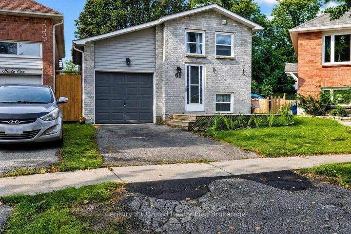 Property Photo:  61 Broadlands Crescent  ON L1E 1R3 