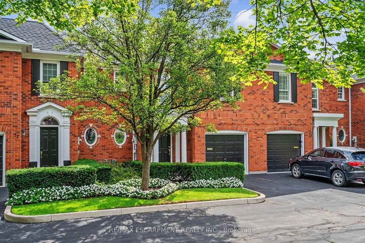 Photo de la propriété:  74 Fairwood Place W  ON L7T 4B6 