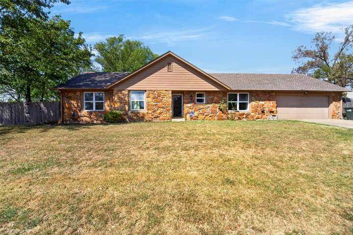 Property Photo: 1631 Valley Parkway OK 74017