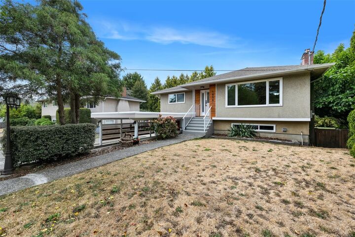 Property Photo: 1656 Stanhope Pl BC V8P 1Y1
