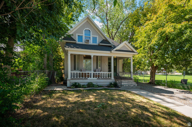 Property Photo: 464 E 600 S UT 84111