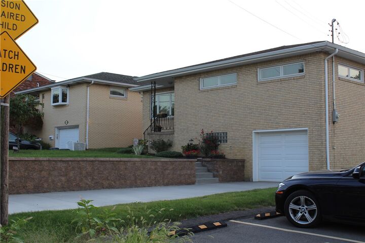 Property Photo:  2120 Vermont Ave  PA 15122 