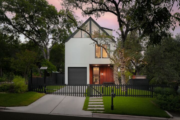 Property Photo:  800 W James Street  TX 78704 
