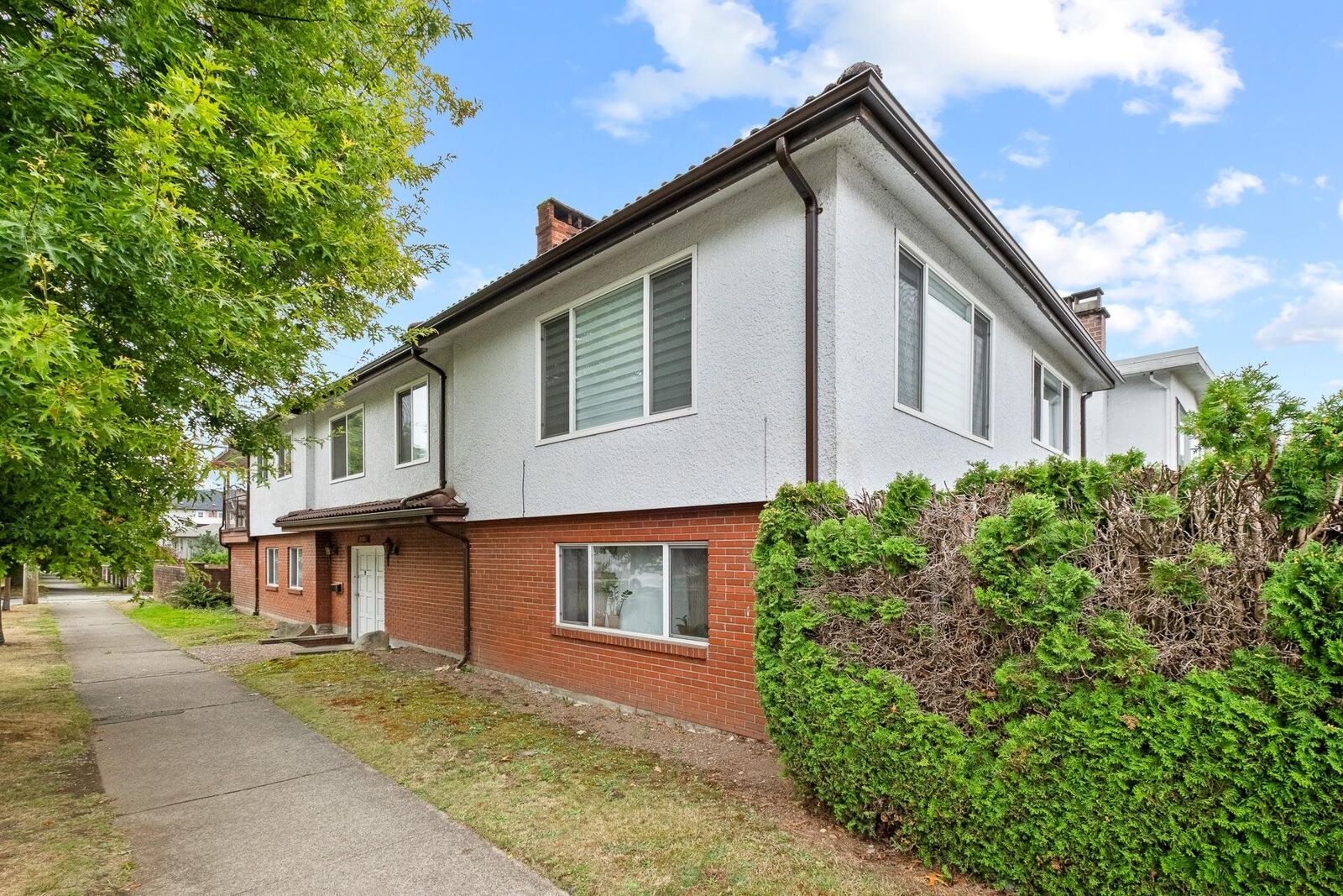 Property Photo:  