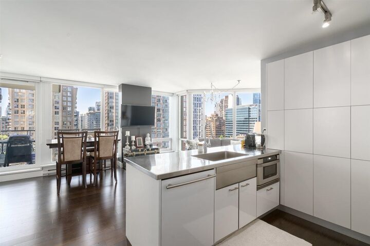 Property Photo:  535 Smithe Street 1207  BC V6B 0H2 