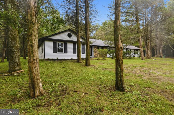 Property Photo:  1406 Oldmans Creek Road  NJ 08085 