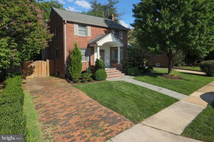Property Photo: 525 N Oxford Street VA 22203