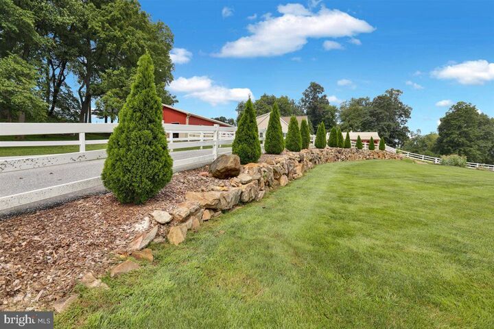 Property Photo:  942 Valley Road  PA 17566 