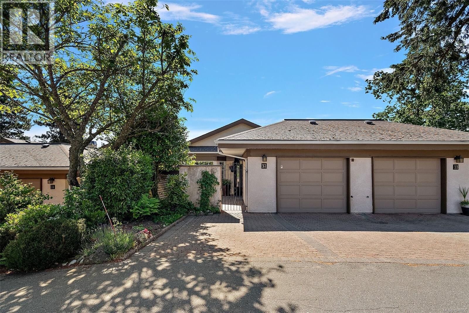 Property Photo: 901 Kentwood Lane 32 BC V8Y 2Y7