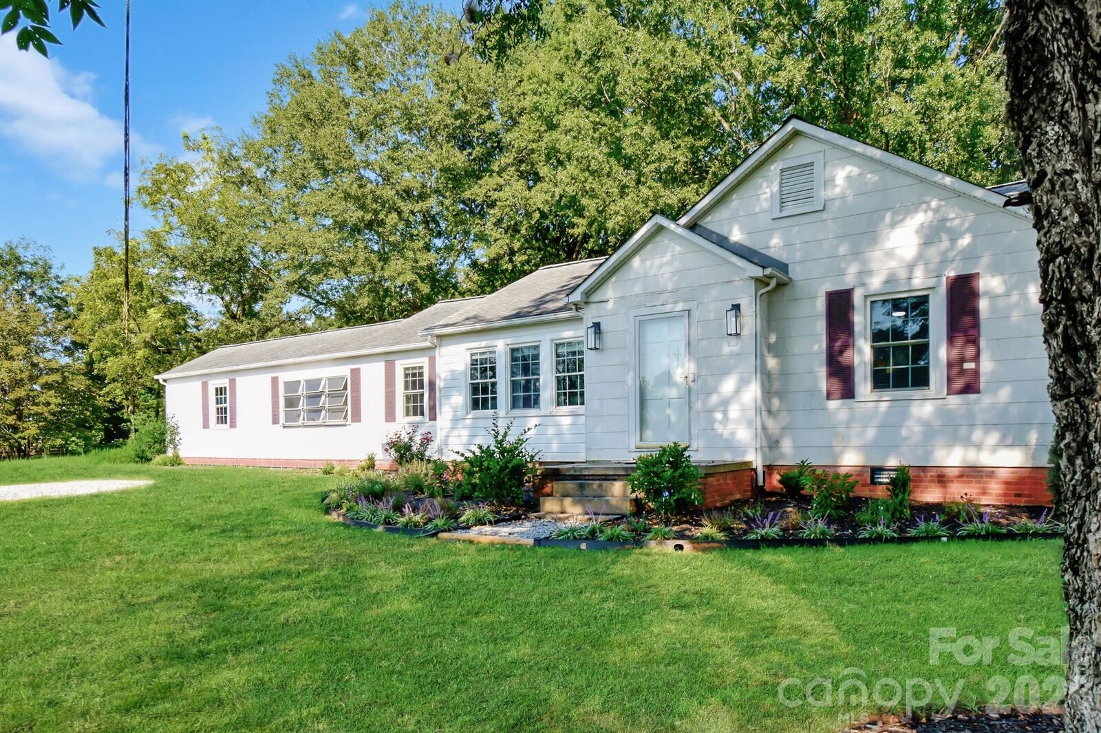Property Photo:  541 Perry Road  NC 28166 