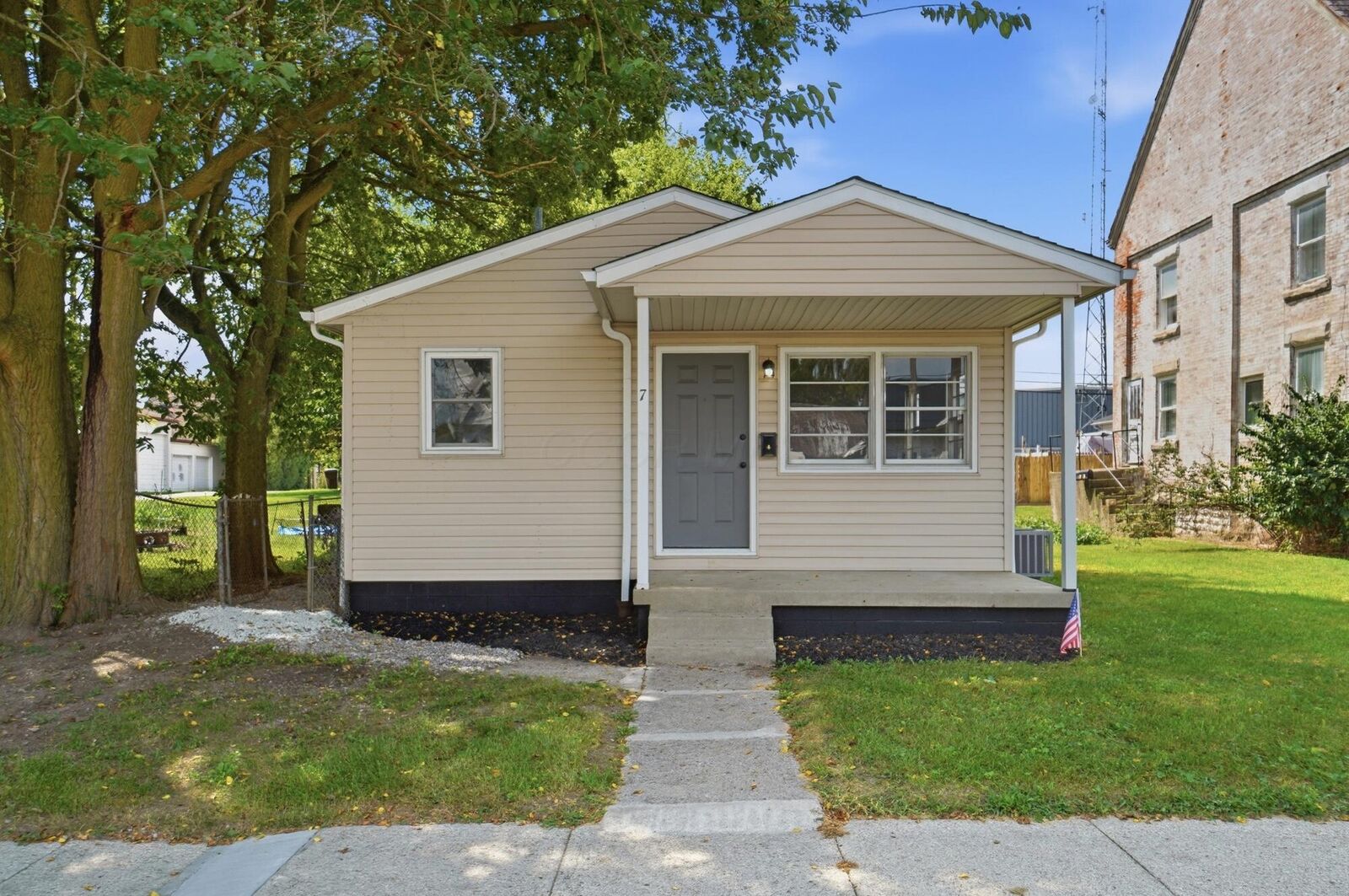 Property Photo:  7 Maple Street  OH 43128 