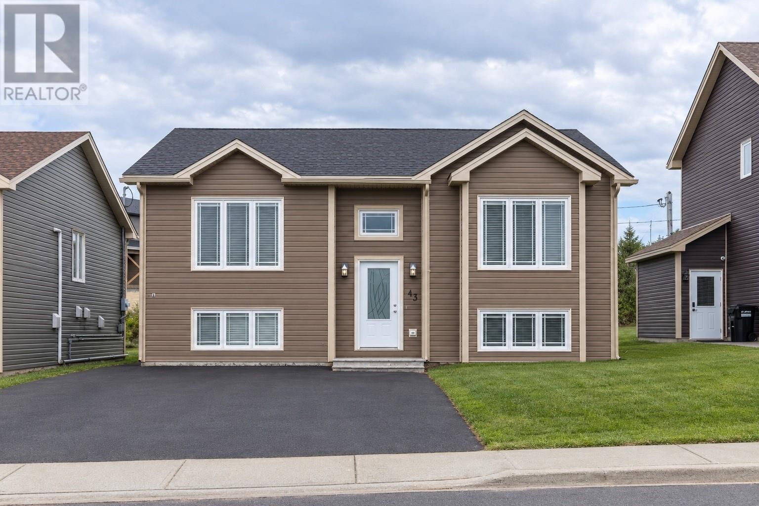 Property Photo:  43 Orlando Place  NL A1B 0J7 