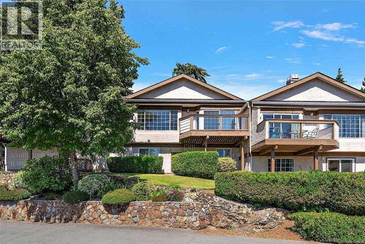 Property Photo:  901 Kentwood Lane 32  BC V8Y 2Y7 