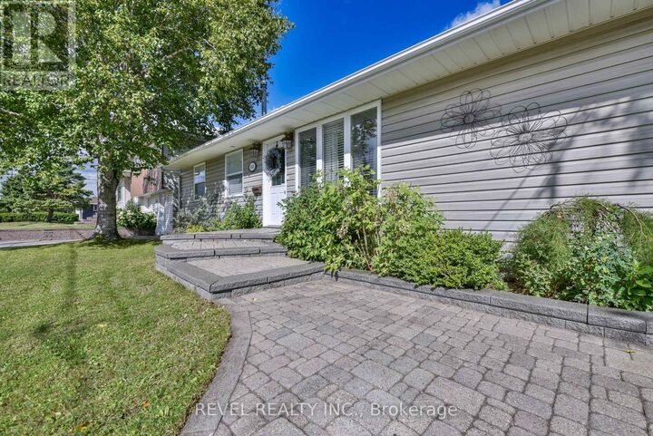 Property Photo:  568 Tamarack Street  ON P4N 6R9 