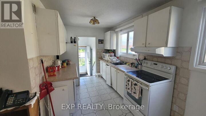 Property Photo:  1747 Heron Road  ON K1V 6A2 