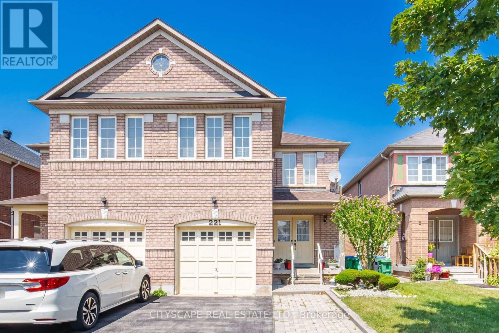 Property Photo:  221 Richvale Drive South  ON L6Z 4W2 