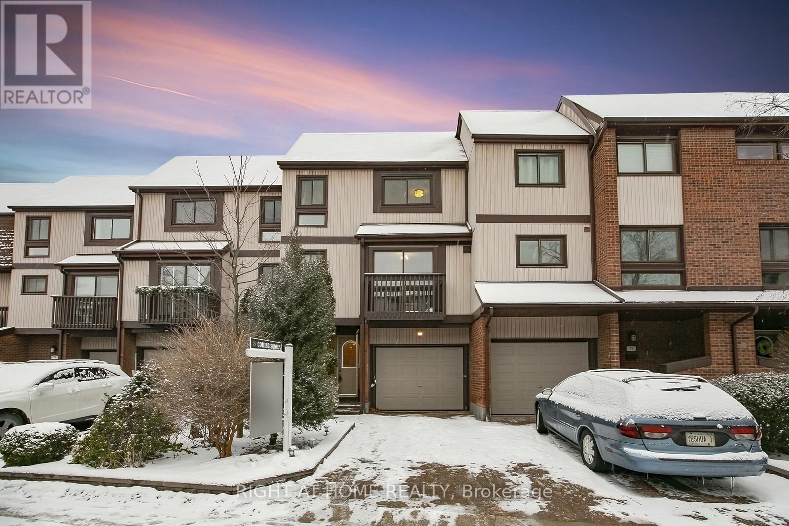 Property Photo:  1080 Walden Circle 75  ON L5J 4J9 