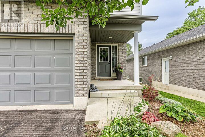 Property Photo:  53 Kerr Crescent  ON N5C 4H1 