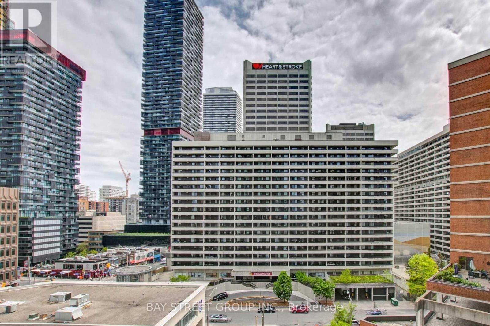Property Photo:  33 Helendale Avenue 2108  ON M4R 0A4 