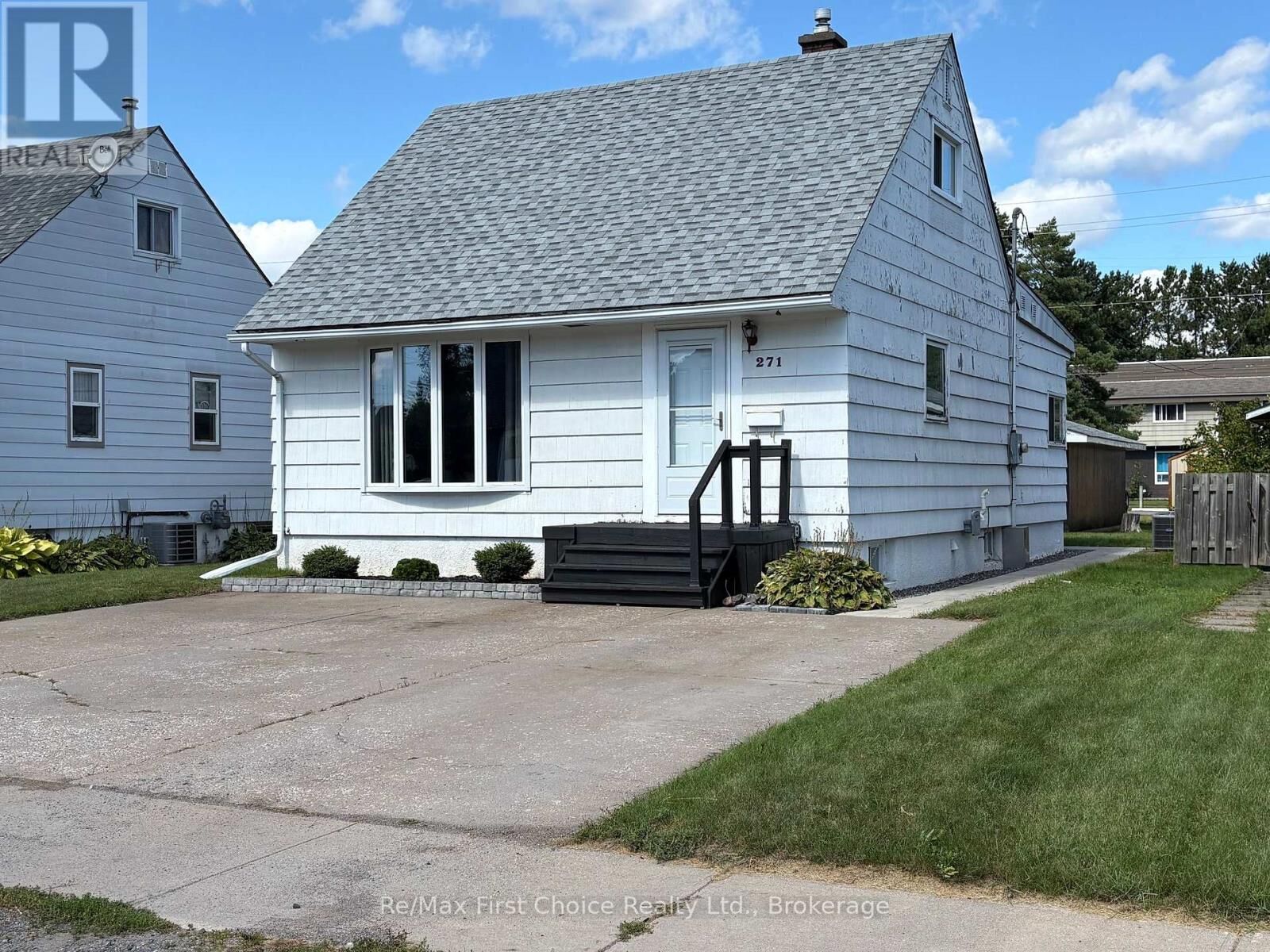Property Photo:  271 West Christina Street West  ON P7E 4P5 