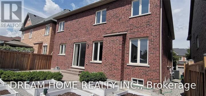 Property Photo:  53 Hermitage Boulevard  ON L6E 0S4 