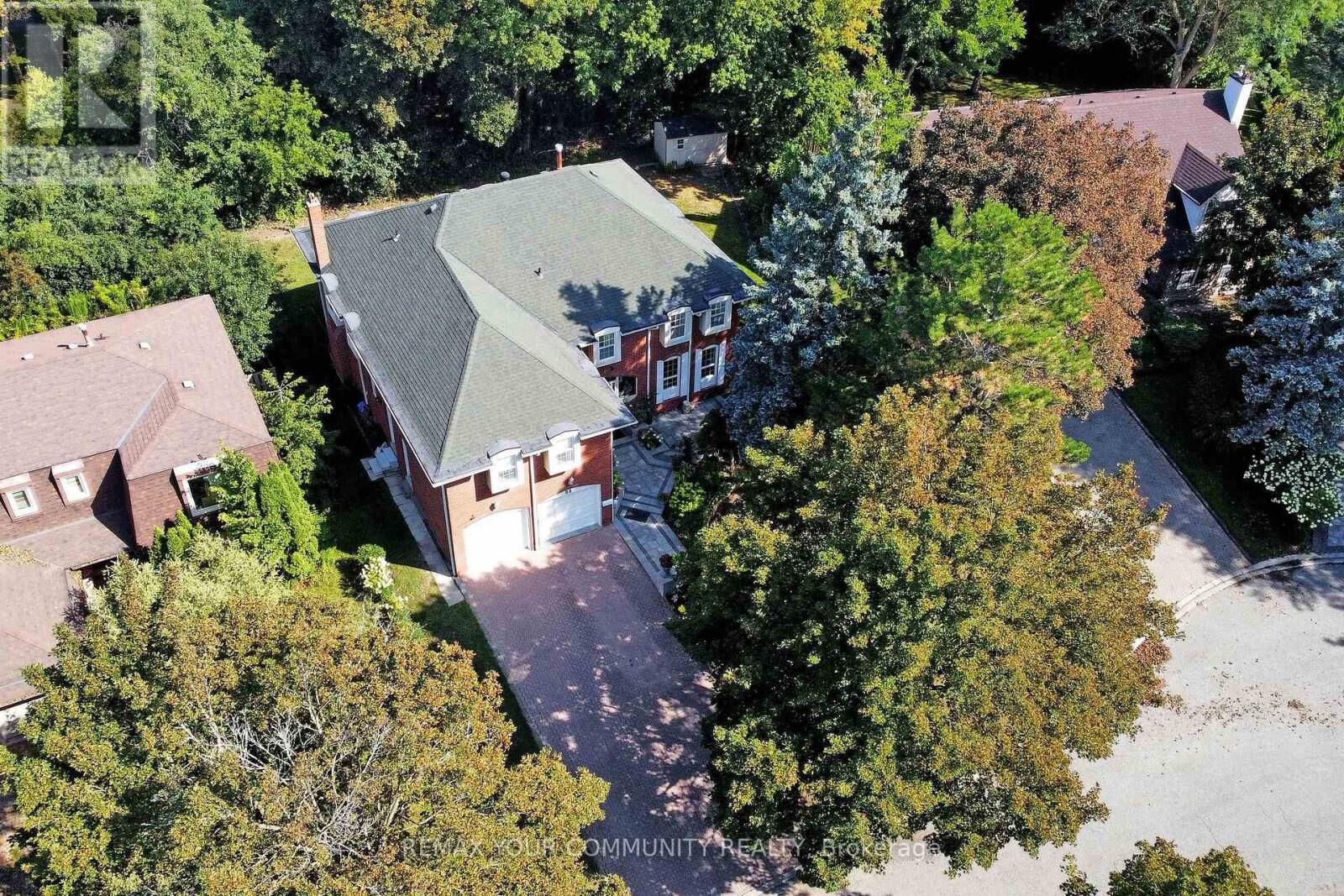 Property Photo:  88 Cambridge Crescent  ON L4C 6G2 