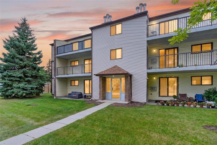Property Photo:  1 Burland Avenue  MB R2N 2E4 
