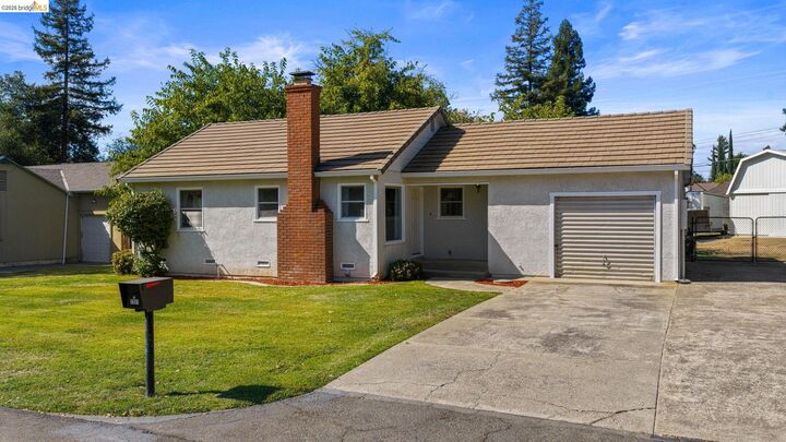 Property Photo:  7501 Heather Rd  CA 95628 