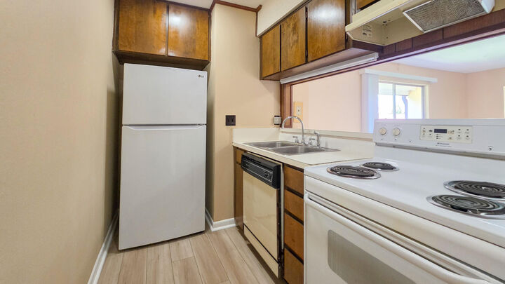Property Photo:  405 Marshall Court 7  FL 32548 