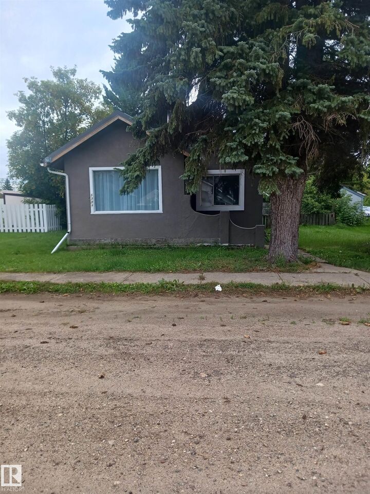 Property Photo:  5209 50A Street  AB T0B 4R0 
