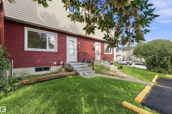 Property Photo:  160 Habitat Crescent NW  AB T5A 2X7 