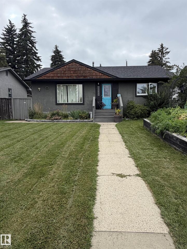 Property Photo:  10548 40 Street NW  AB T6A 1T1 