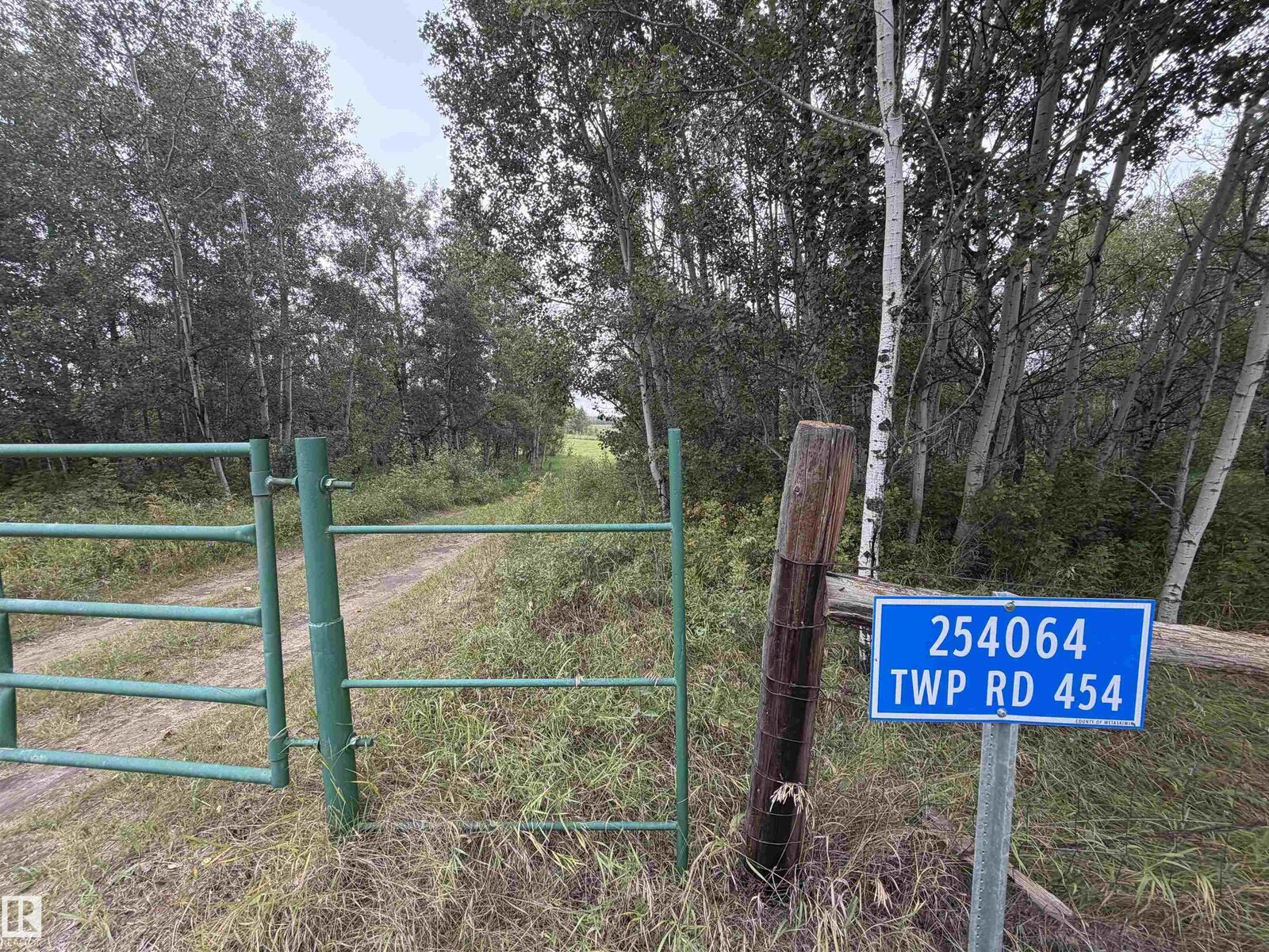 Property Photo:  254064 Twp Road 454  AB T0C 1H0 