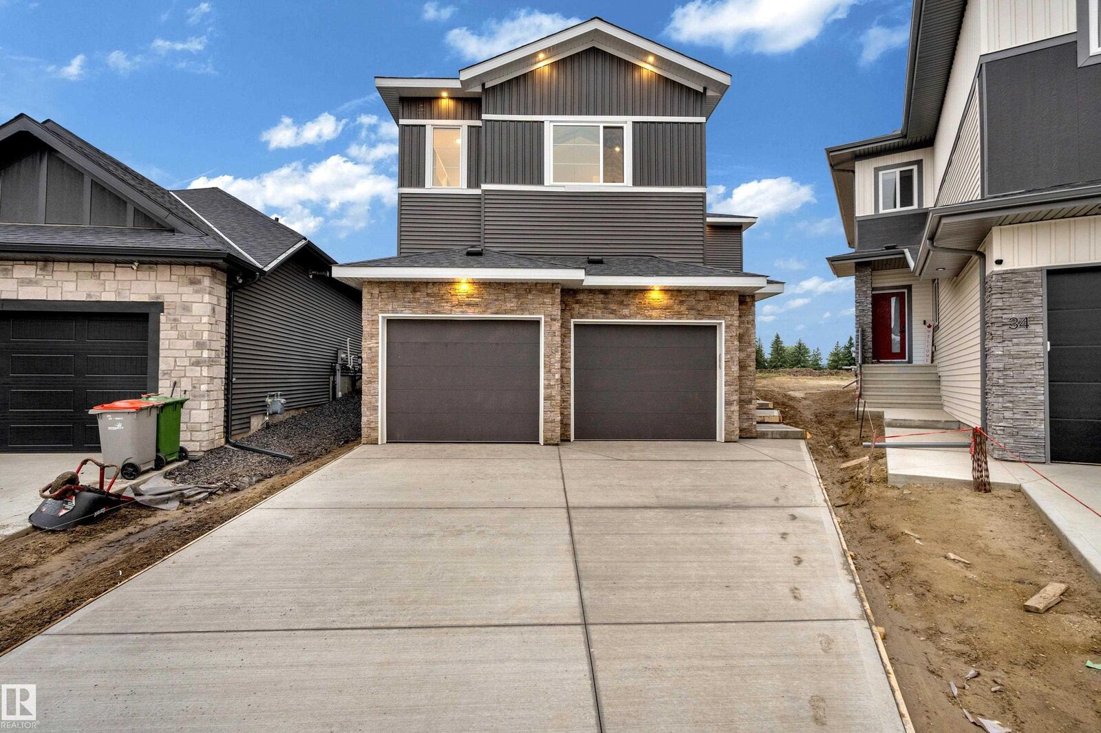 Property Photo: 32 Grayson Green AB T7Z 0P3