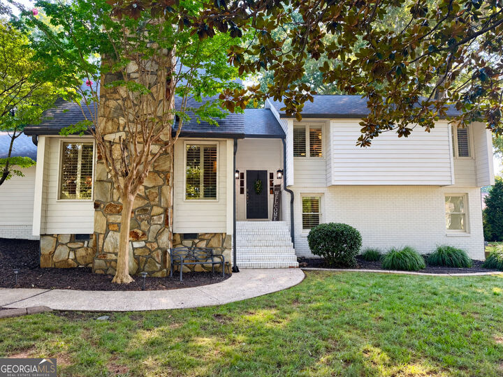 Property Photo:  290 Saddle Lake Drive  GA 30076 
