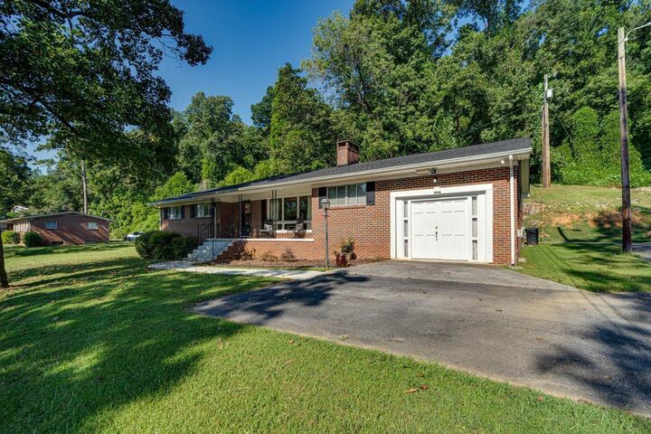 Property Photo:  1000 Laurel Avenue  TN 37380 