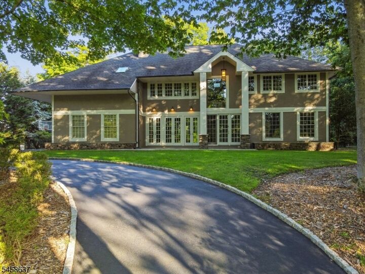 Property Photo:  16 Holmehill Lane  NJ 07068 