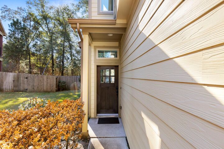 Property Photo: 122 Cheswood Manor Drive TX 77382