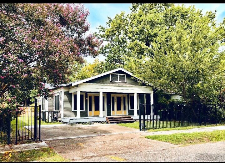 Property Photo: 303 Northwood Street TX 77009