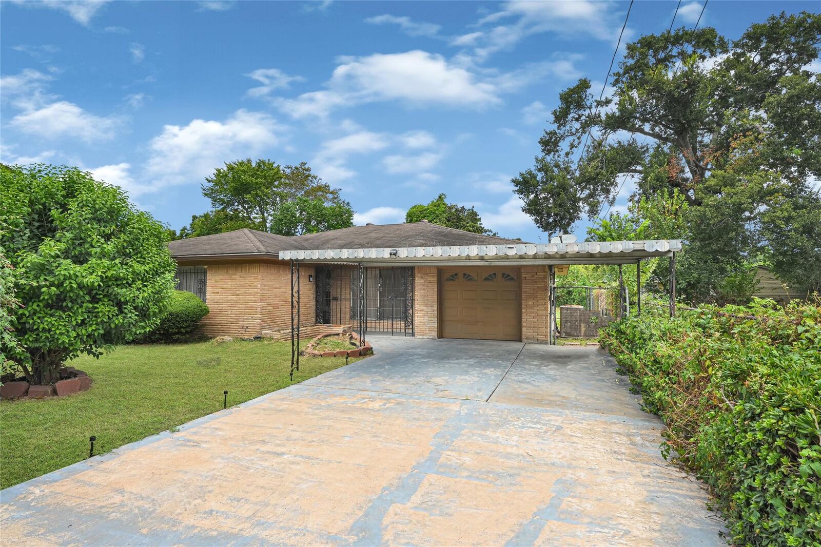Property Photo:  3317 Le Badie Street  TX 77026 