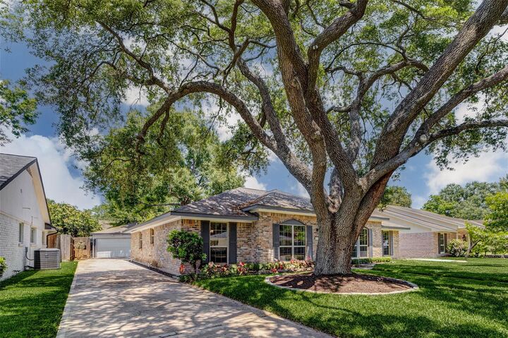 Property Photo: 6226 Paisley Street S TX 77096