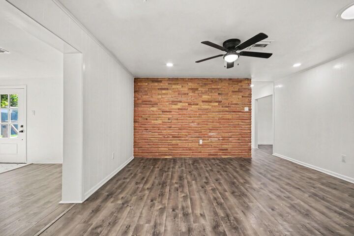 Property Photo: 415 Morningside Drive TX 77546