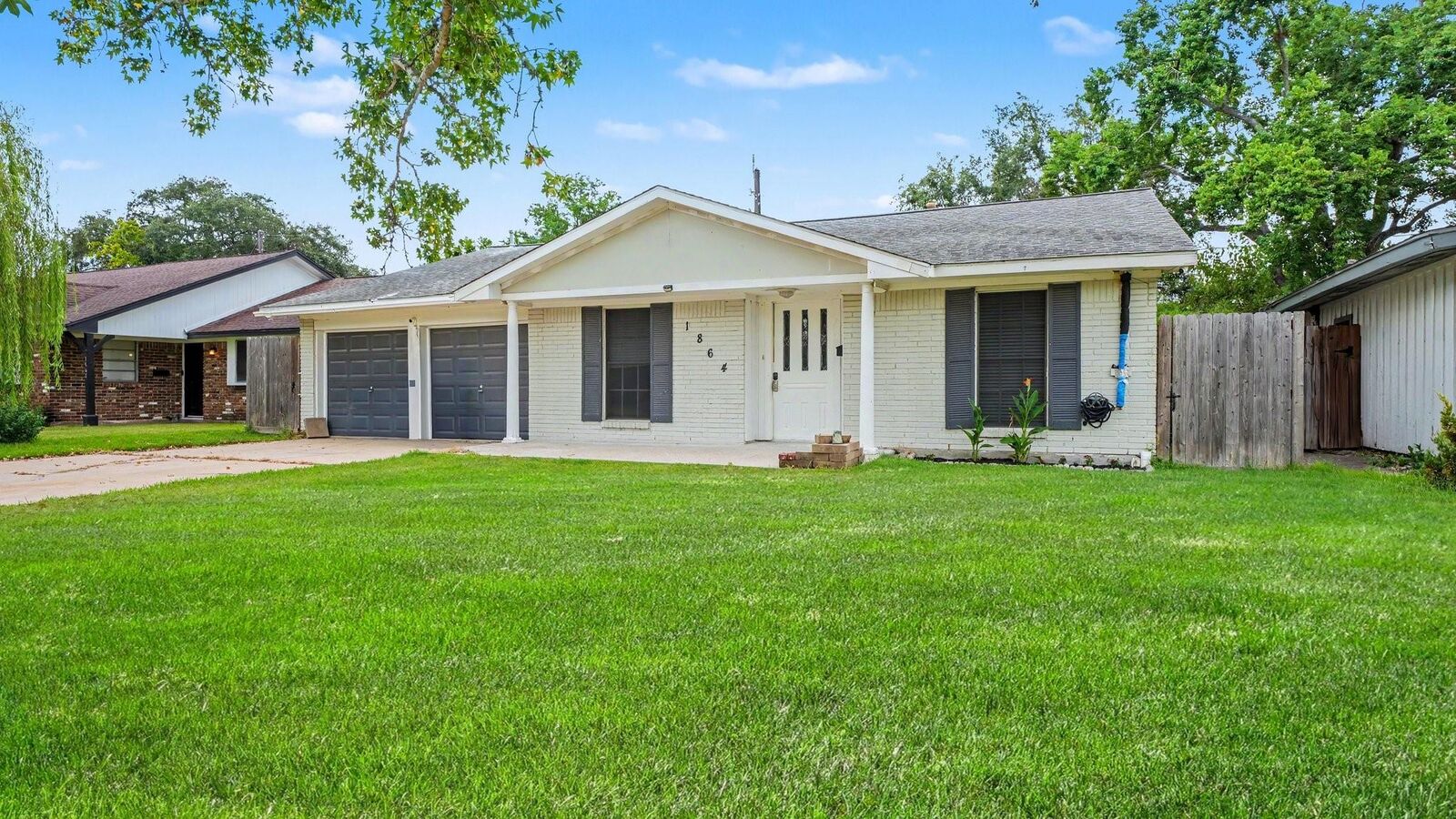 Property Photo: 1864 Bimini Way TX 77586