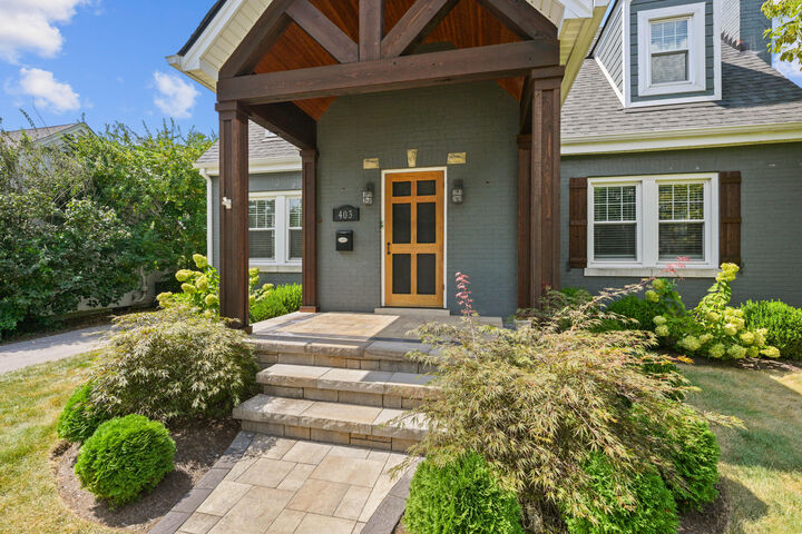 Property Photo:  403 Chinoe Road  KY 40502 