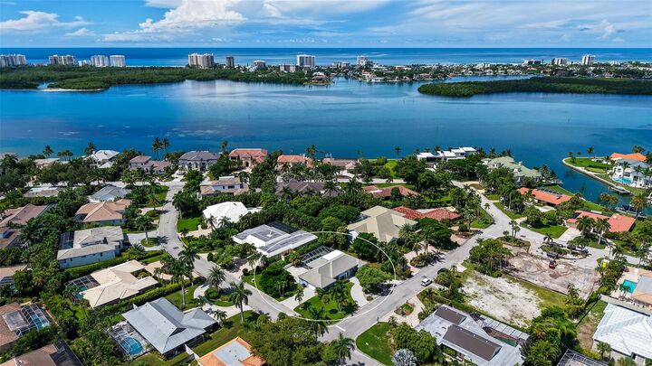 Property Photo: 516 Spoonbill Way FL 34236