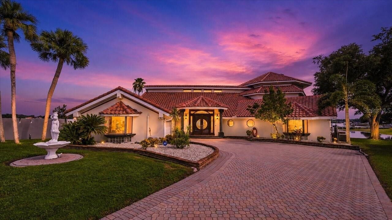 Property Photo:  11609 Carrollwood Drive  FL 33618 