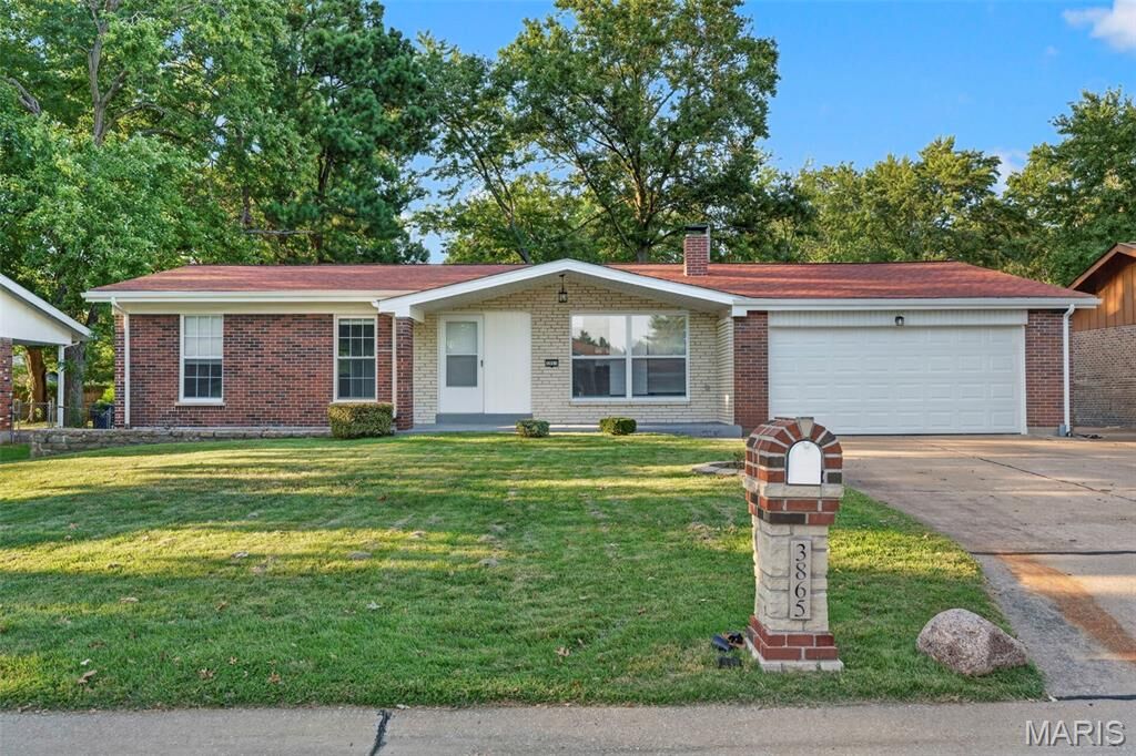 Property Photo: 3865 Belcroft Drive MO 63034