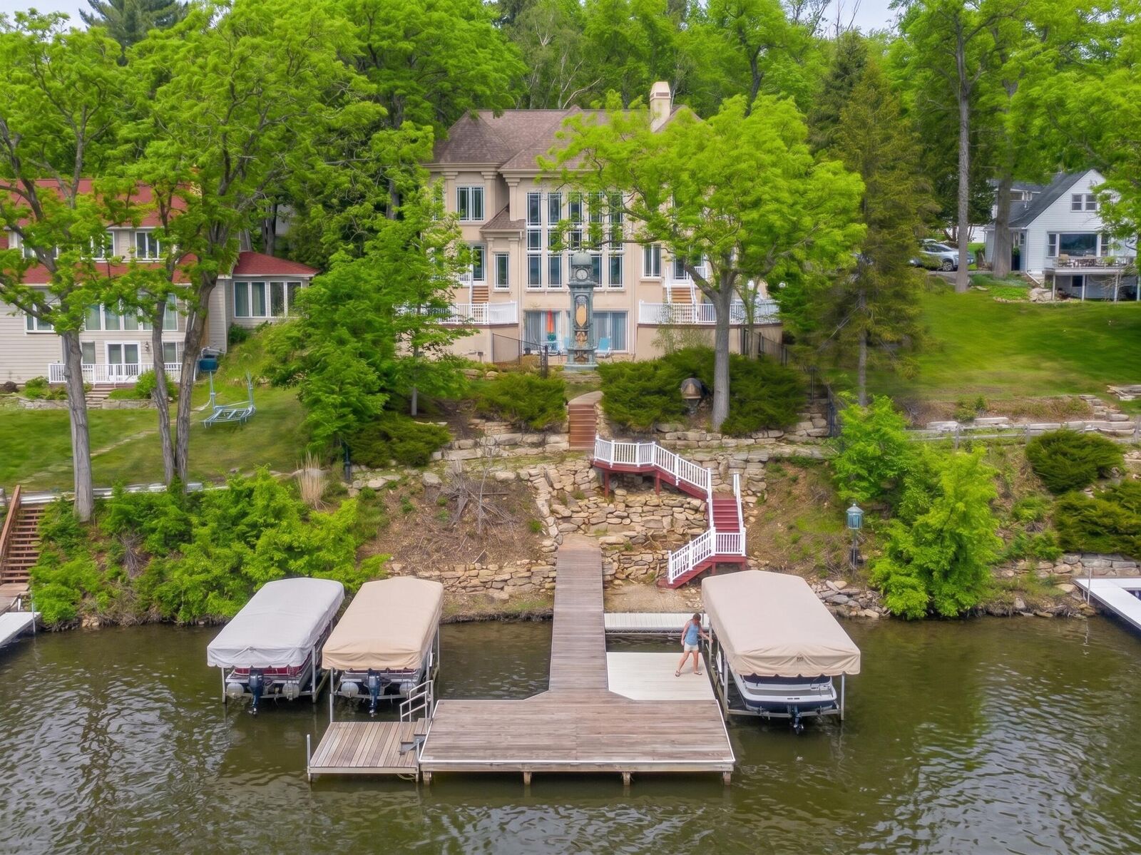Property Photo:  2718 Willow Point Dr  WI 53115 